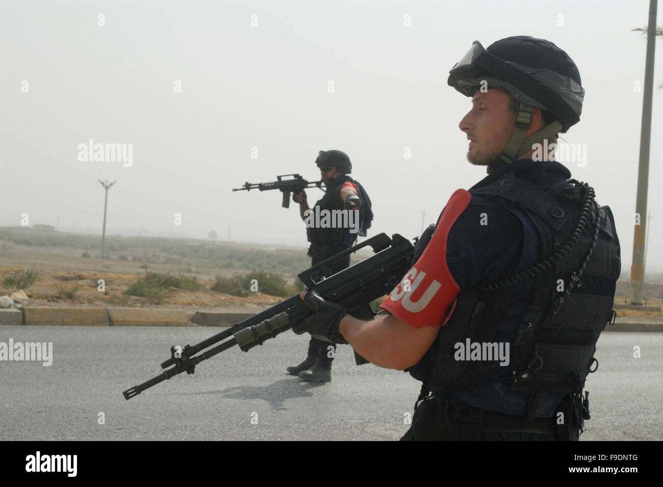 L'intervention militaire italienne en Irak (10/2004), le checkpoint de Carabinieri (police militaire italien) à la périphérie de Nassiriya Banque D'Images