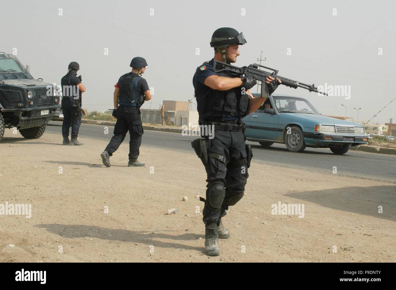 L'intervention militaire italienne en Irak (10/2004), le checkpoint de Carabinieri (police militaire italien) à la périphérie de Nassiriya Banque D'Images