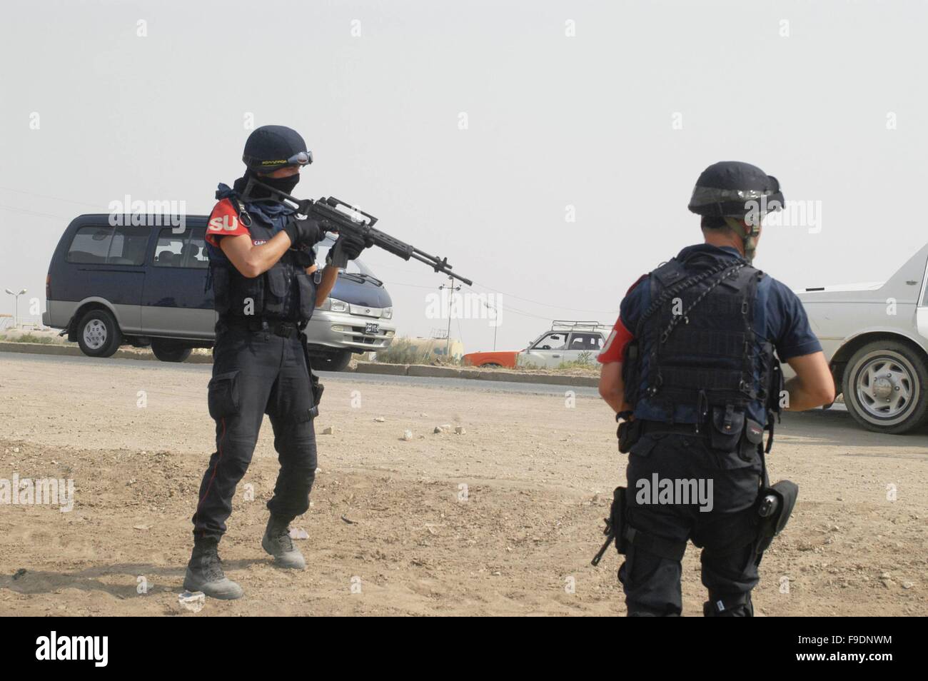 L'intervention militaire italienne en Irak (10/2004), le checkpoint de Carabinieri (police militaire italien) à la périphérie de Nassiriya Banque D'Images
