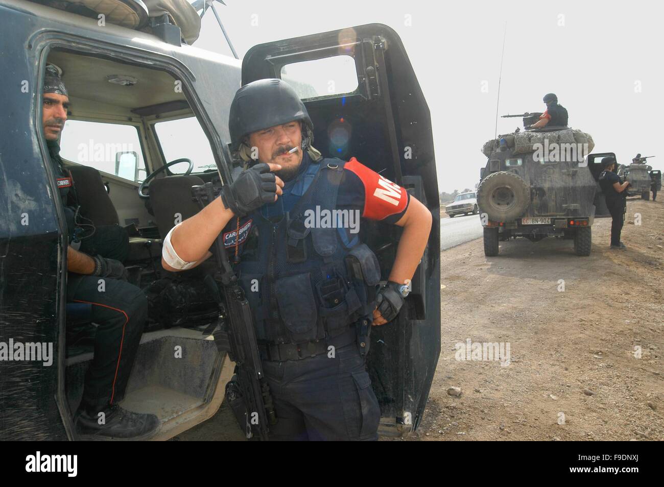 L'intervention militaire italienne en Irak (10/2004), le checkpoint de Carabinieri (police militaire italien) à la périphérie de Nassiriya Banque D'Images