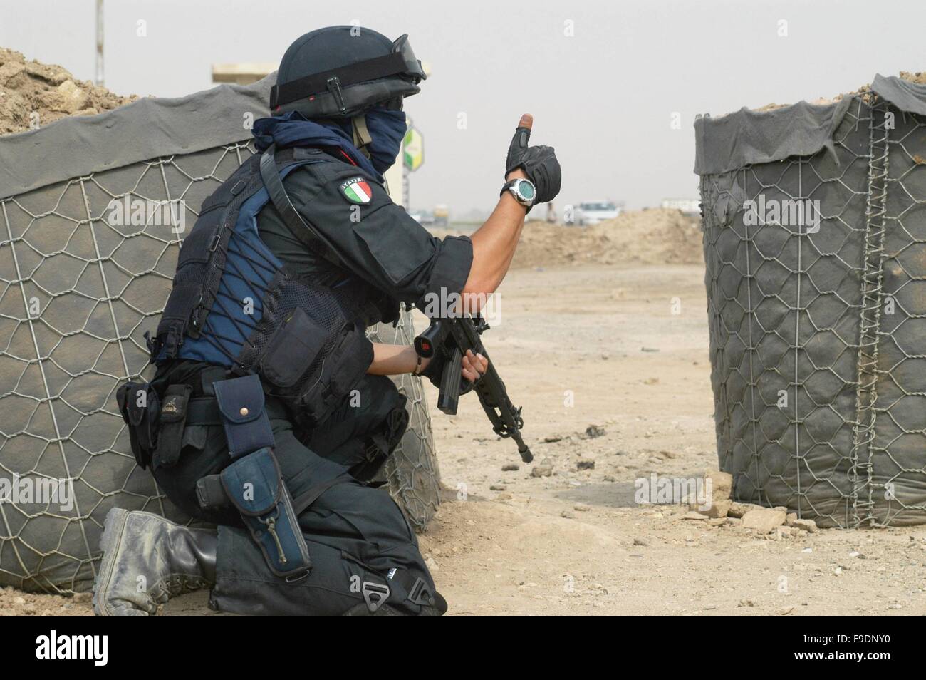 L'intervention militaire italienne en Irak (10/2004), le checkpoint de Carabinieri (police militaire italien) à la périphérie de Nassiriya Banque D'Images
