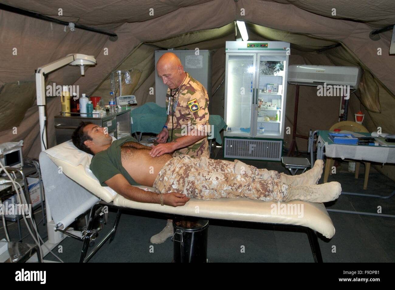 L'intervention militaire italienne en Irak (10/2004), l'hôpital de campagne militaire à l'intérieur du camp de base de l'Italien Mittica Banque D'Images