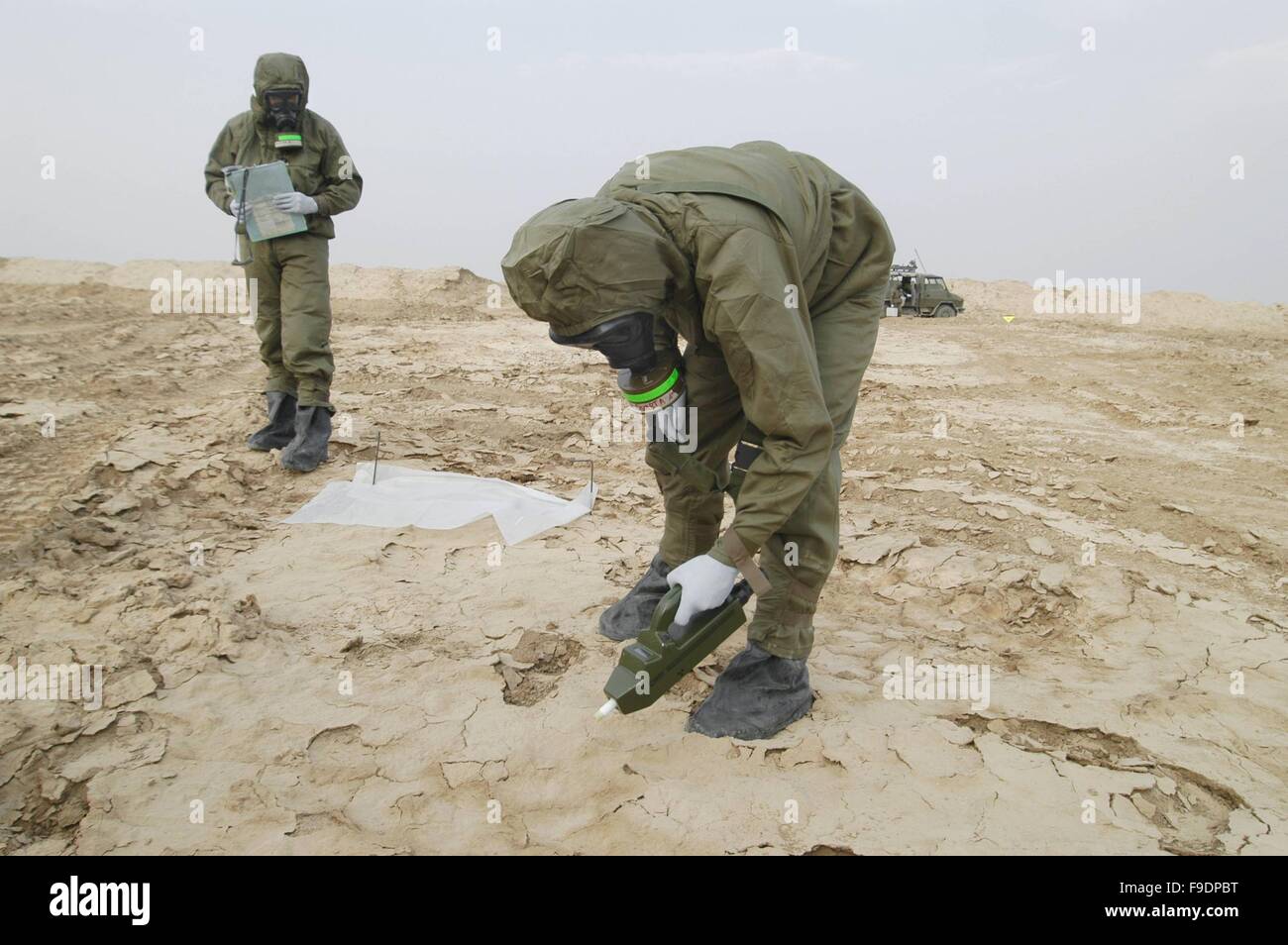 L'intervention militaire italienne en Irak (10/2004), le contrôle de la société NBC le terrain pour le gaz ou l'uranium appauvri Banque D'Images