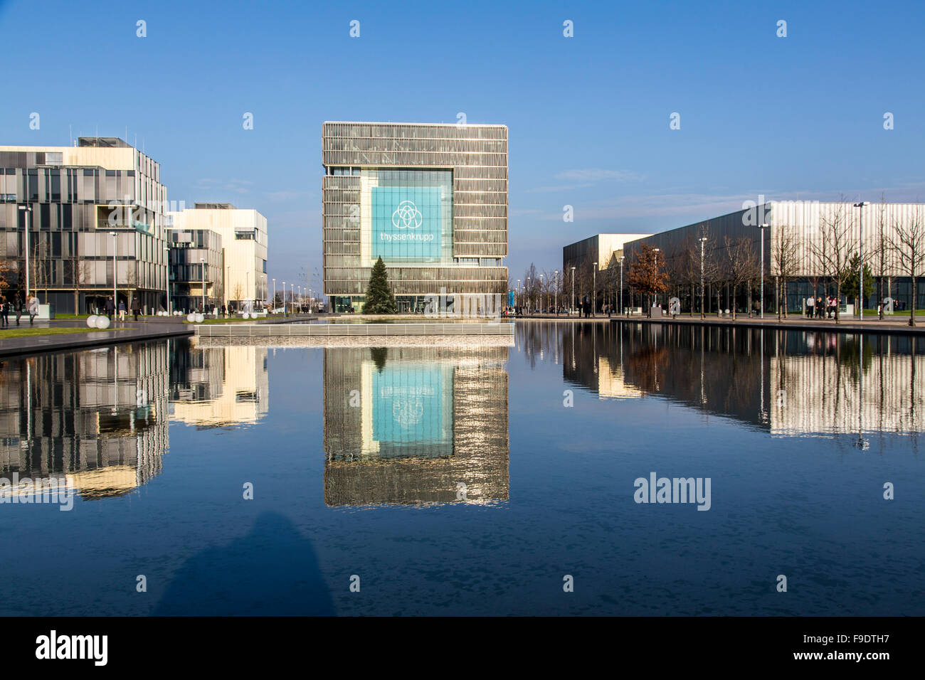 Siège social de l'entreprise ThyssenKrupp, avec nouveau logo, à Essen, Allemagne Banque D'Images