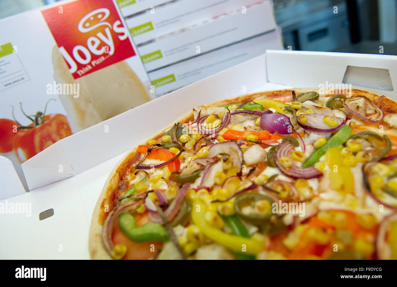 Hambourg, Allemagne. 24 mai, 2013. Une pizza Livraison de pizza Joey's se trouve dans un fort à une franchise à Hambourg, Allemagne, 24 mai 2013. À l'heure actuelle, la société, fondée en 1988, compte 130 franchisés dans toute l'Allemagne. Photo : SVEN HOPPE/dpa/Alamy Live News Banque D'Images