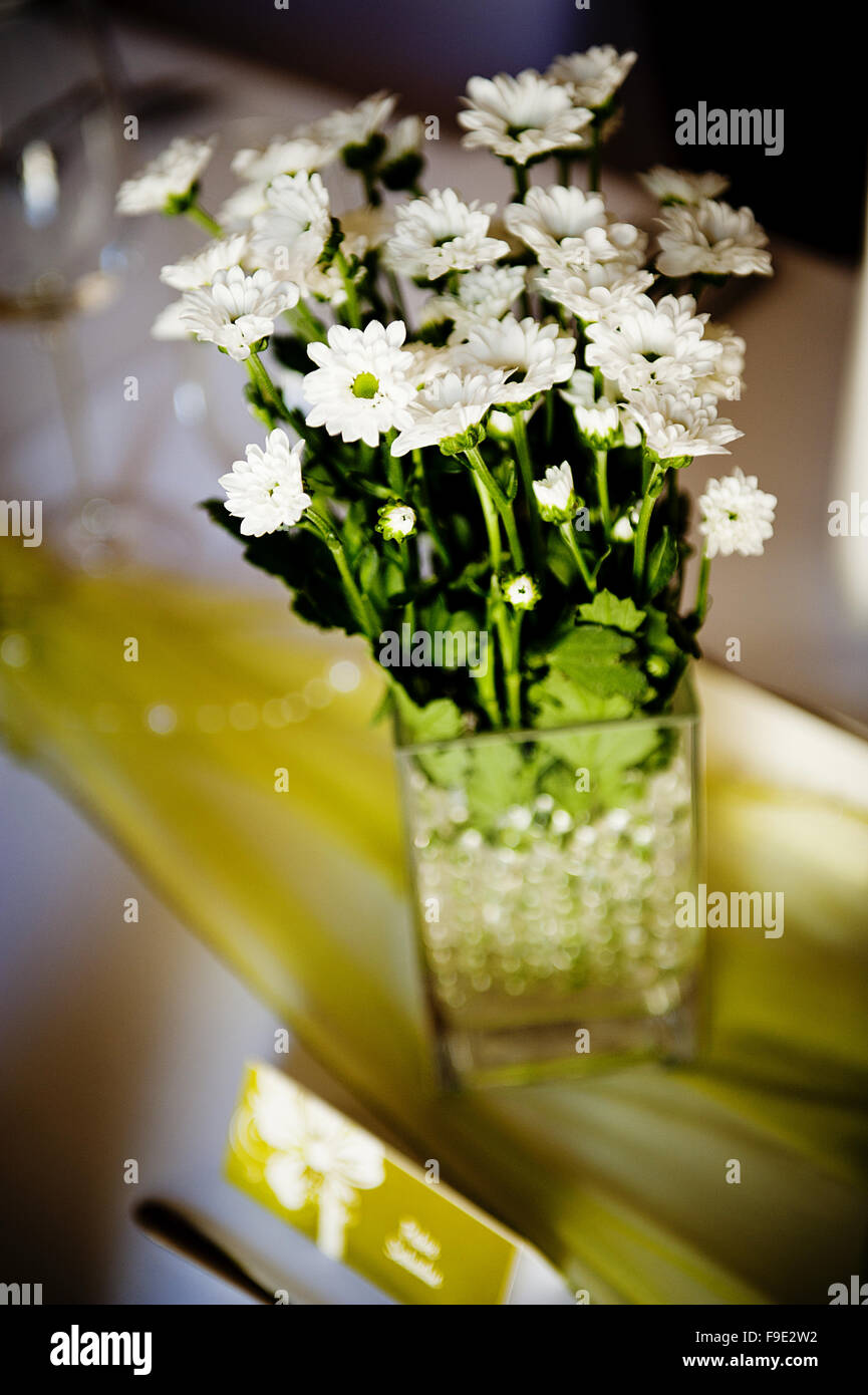 Belle décoration de table de mariage floral at wedding reception Banque D'Images