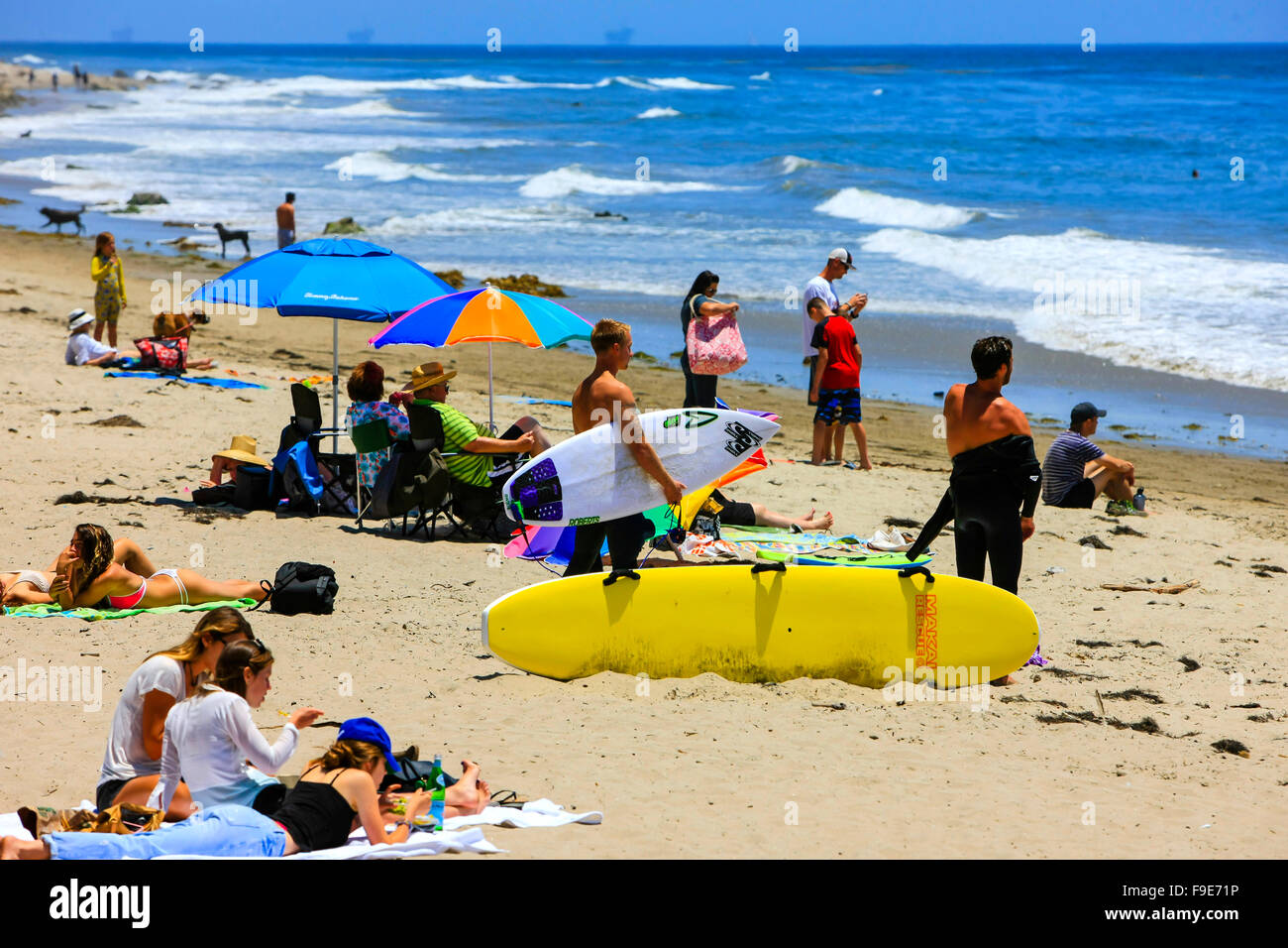 Les personnes bénéficiant d'une journée sur Arroyo Burro Beach à Santa Barbara en Californie Banque D'Images