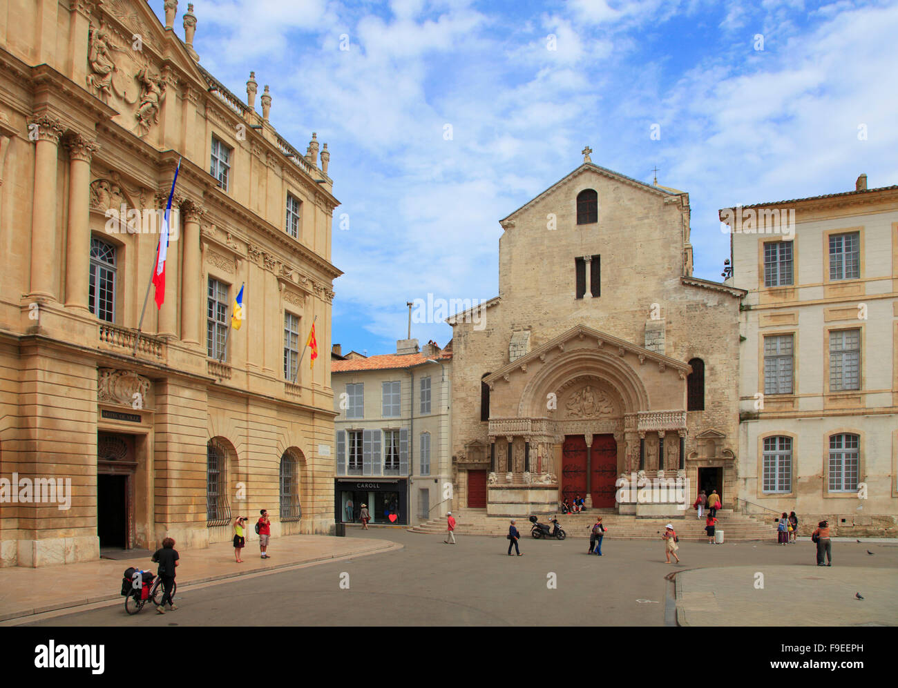 France, Provence, Arles, l'Église St-Trophime, Banque D'Images