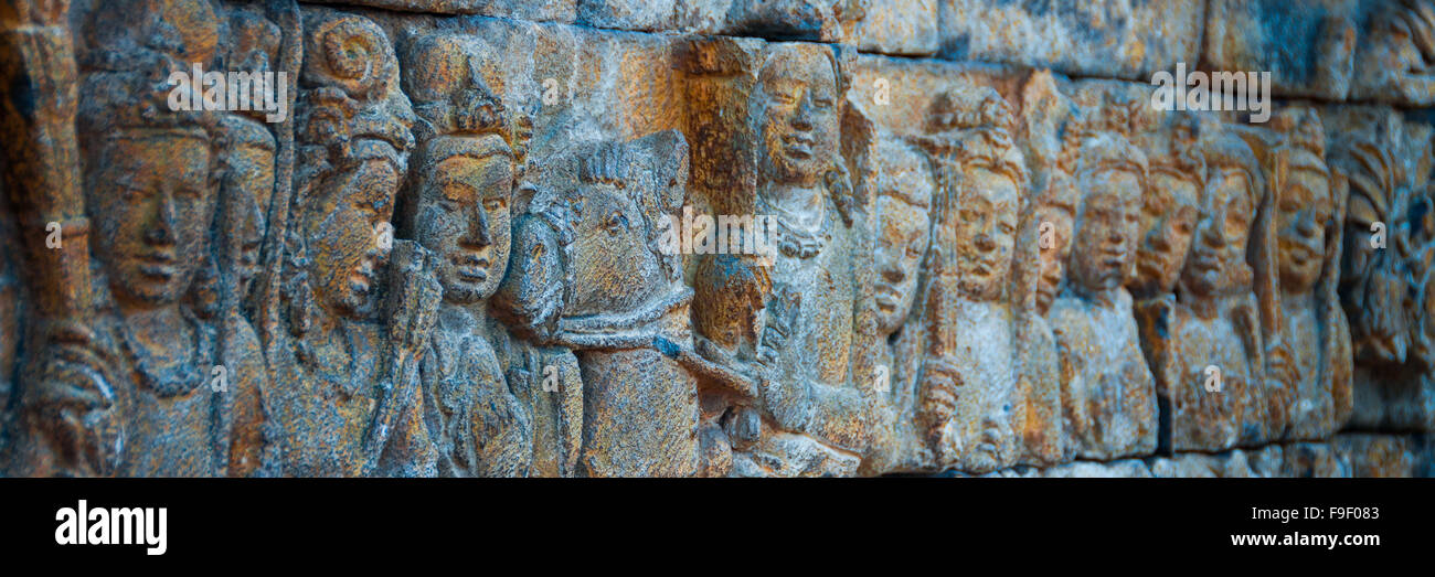 Bouddha Brahman sculptures sur pierre au temple de Borobudur Banque D'Images