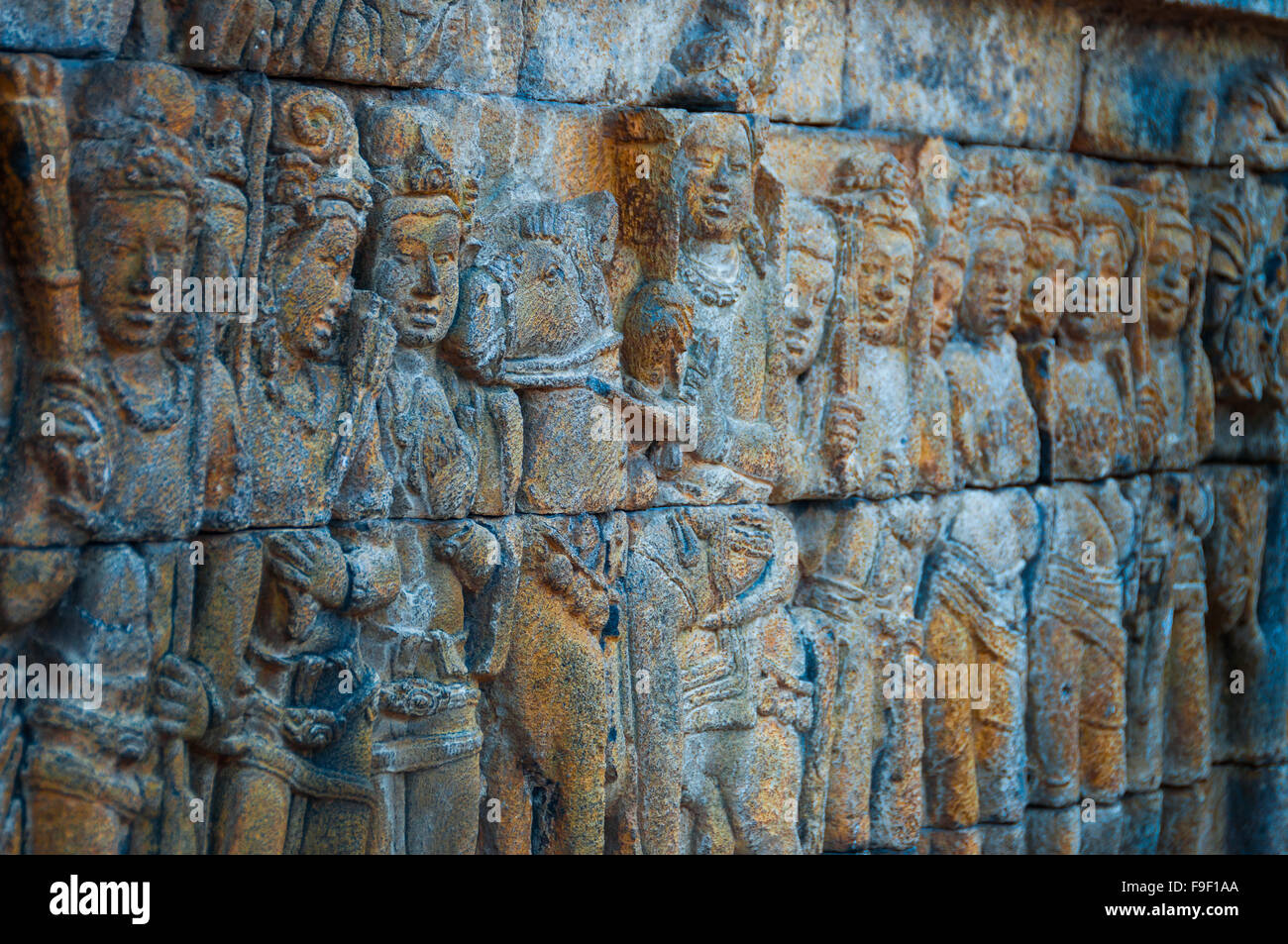 Corps plein Bouddha Brahman sculptures sur pierre au temple de Borobudur Banque D'Images