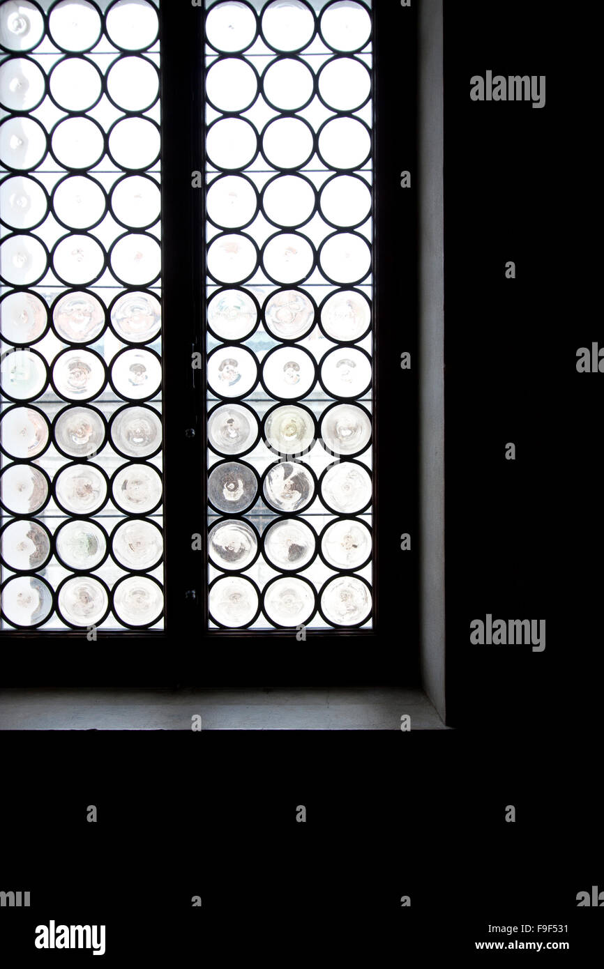 Une fenêtre de verre créant une silhouette Banque D'Images
