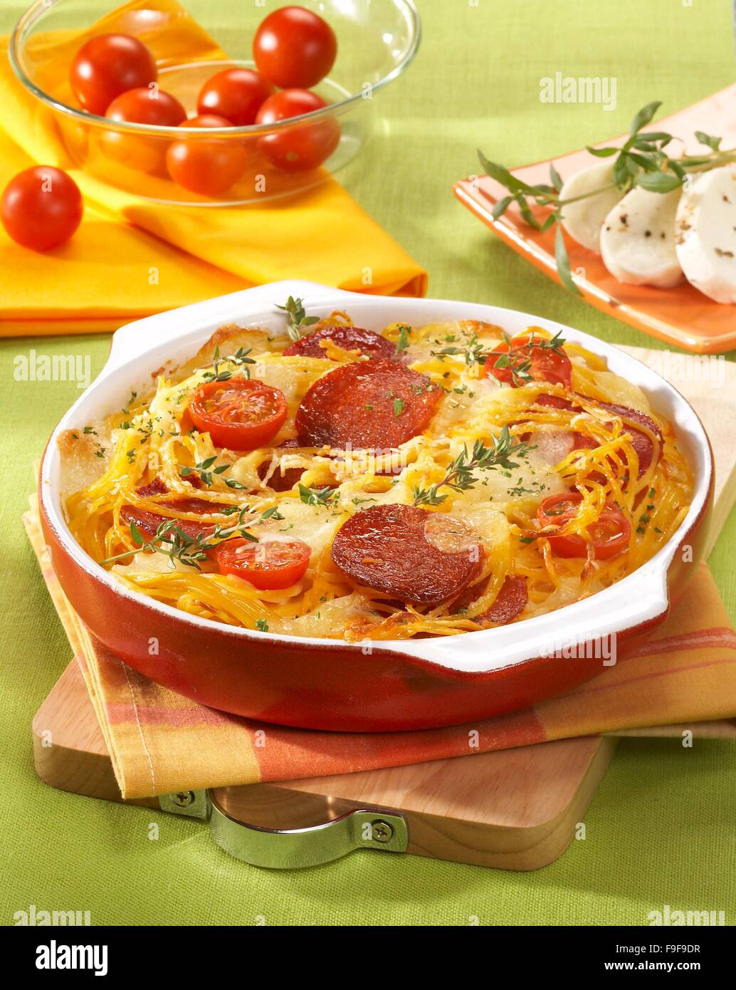 Gateau De Spaghetti Avec De La Saucisse Photo Stock Alamy Gateau De Spaghetti Avec De La Saucisse Photo Stock Alamy
