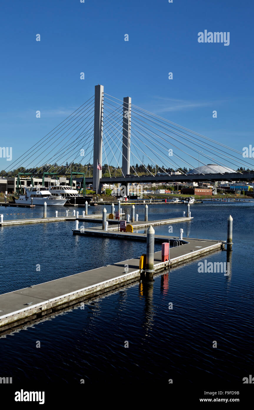 WASHINGTON - Dock Street Marina sur la voie des Logiciels Libres, la SR 509 et le pont de Tacoma Tacoma Dome vue's Museum of Glass Banque D'Images