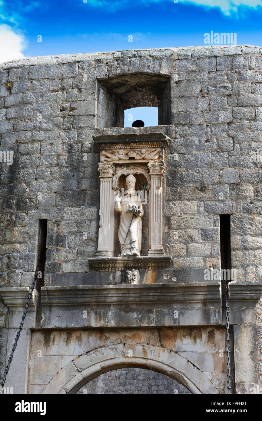 Statue de Saint Blaise à la Porte Pile à l'entrée de la forteresse, Dubrovnik, Croatie. Banque D'Images