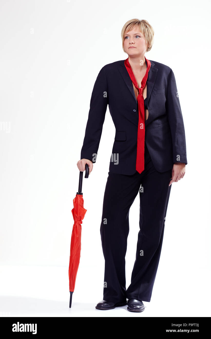 Femme vêtue de surélevé et une cravate avec parapluie Photo Stock - Alamy