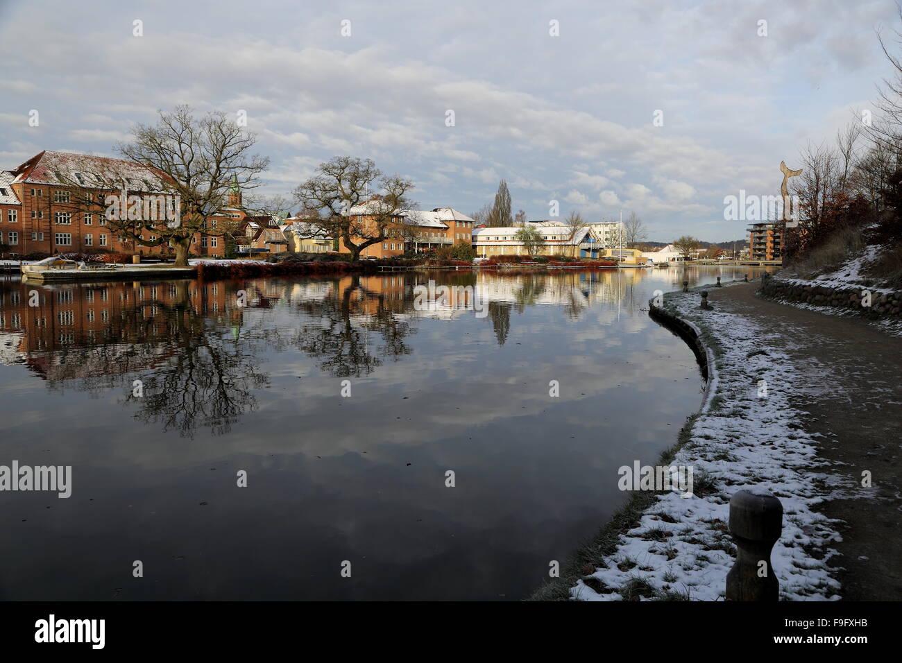 Remstrupaa est le nom de Gudenaa son cours grâce à Silkeborg. La photo montre le port. Remstrupå er på navnet Gudenåen hv Banque D'Images