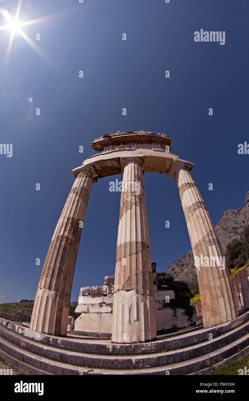 Le Tholos du sanctuaire d'Athena Pronaia dans l'oracle de Delphes site archéologique, dans la région, Fokida Grèce centrale Banque D'Images
