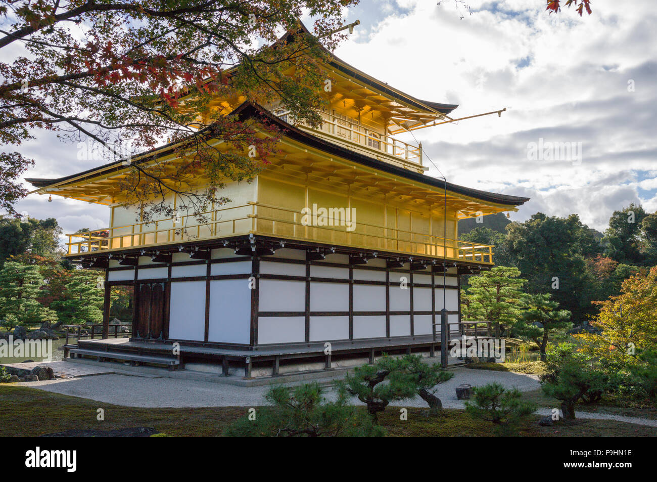Le pavillon d'or Kinkaku-ji (ch. 1390) LE JAPON KYOTO Banque D'Images