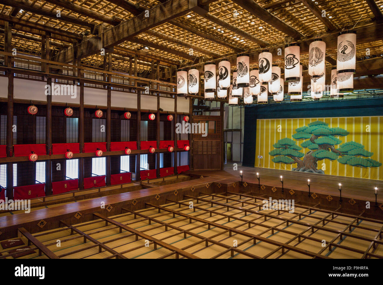 Vue de l'intérieur, KOMPIRA OSHIBAI théâtre KABUKI (1835) JAPON KOTOHIRA Banque D'Images