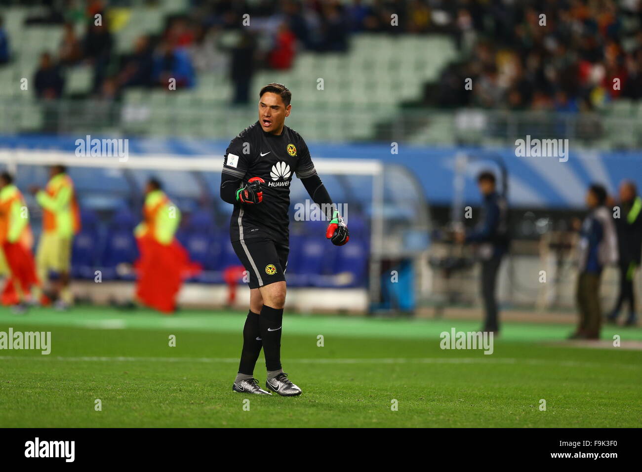 Osaka, Japon. 13 Décembre, 2015. Moises Munoz (Nord) Football/soccer : Moises Muñoz de Club America célèbre le premier but lors de la Coupe du Monde des Clubs de la FIFA Japon 2015 Quart de finale entre le Club America 1-2 Guangzhou Evergrande Taobao au stade Nagai d'Osaka, au Japon . Mm. Kenzaburo © Matsuoka/AFLO/Alamy Live News Banque D'Images