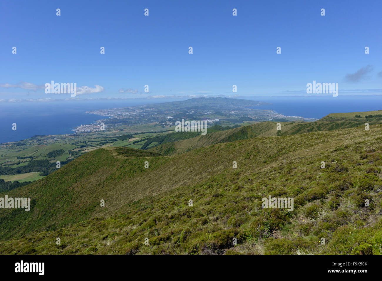 Vue depuis le Pico da barrosa, serra de agua de pau, São Miguel, Açores, Portugal Banque D'Images Vue depuis le Pico da barrosa, serra de agua de pau, São Miguel, Açores, Portugal Banque D'Images