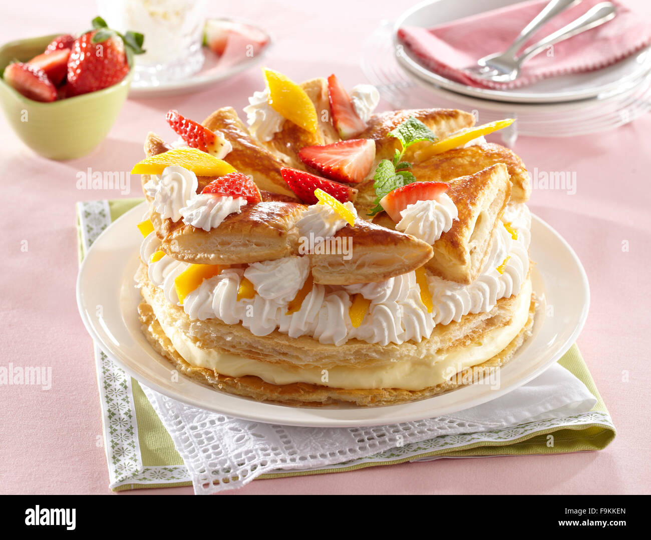 Gateau Feuillete Aux Fruits Photo Stock Alamy Gateau Feuillete Aux Fruits Photo Stock Alamy