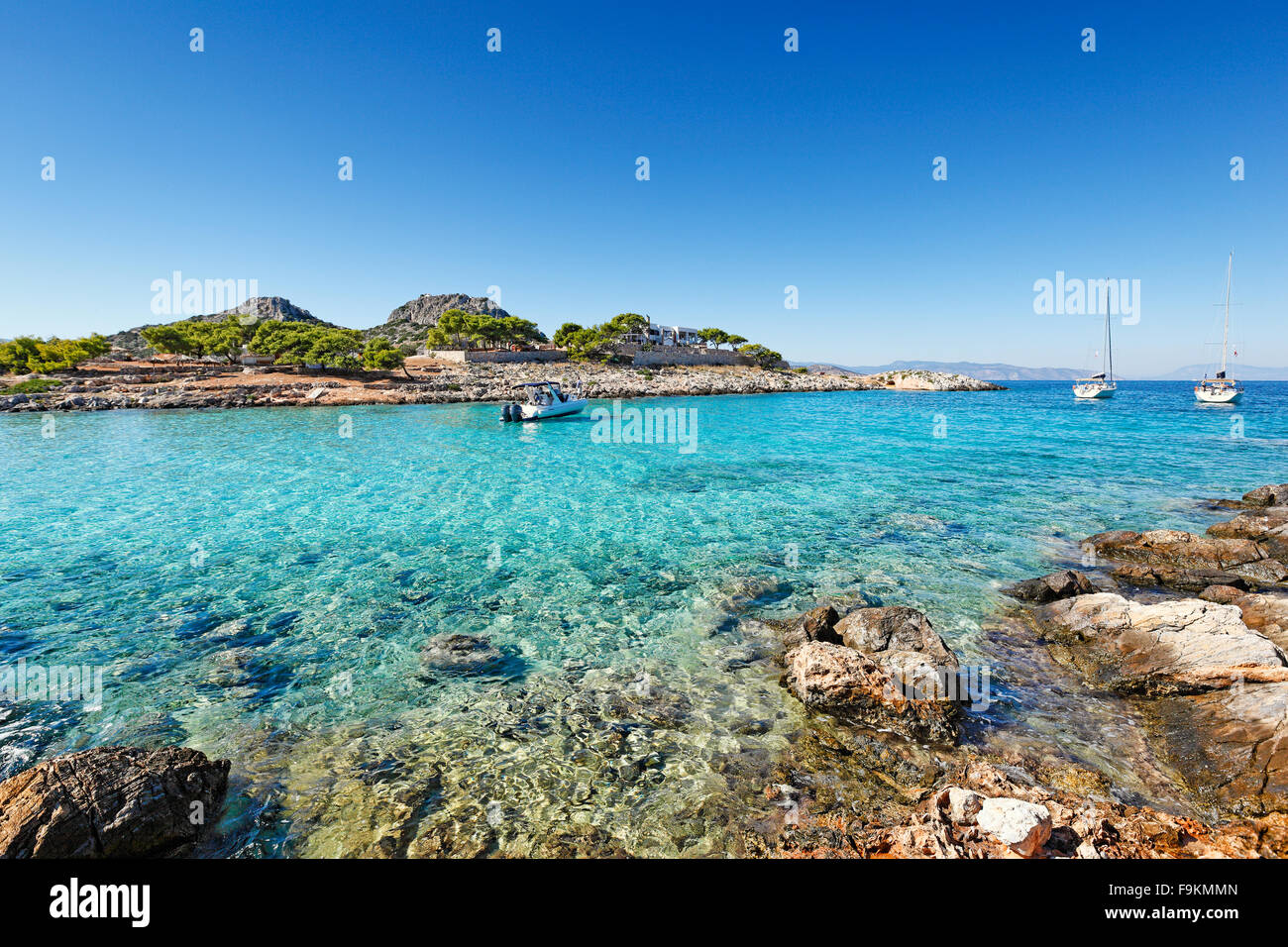 La petite île près de l'île d'Agistri Aponisos, Grèce Banque D'Images