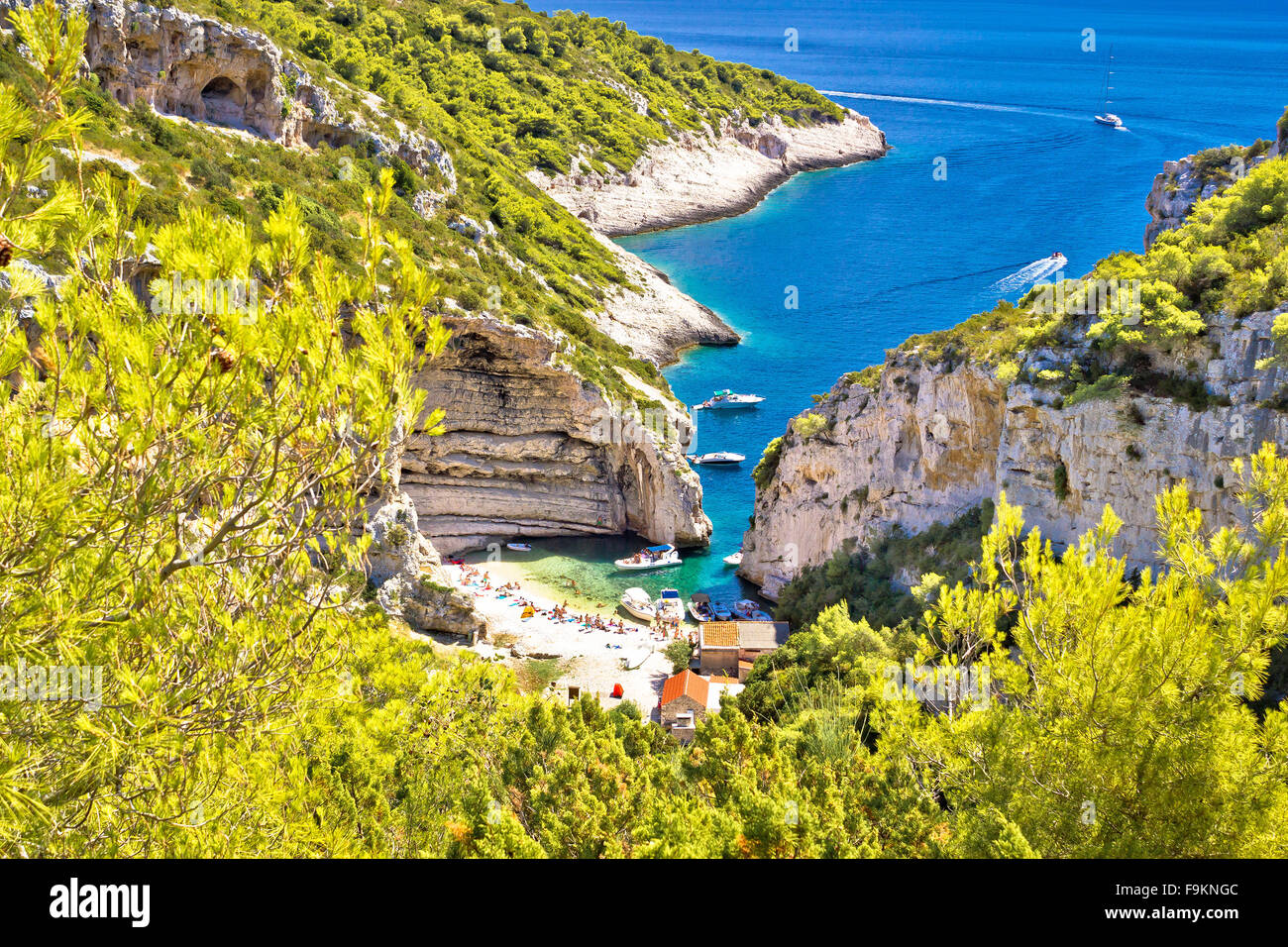 Stinva incroyable plage de l'île de Vis, Dalmatie, Croatie Banque D'Images