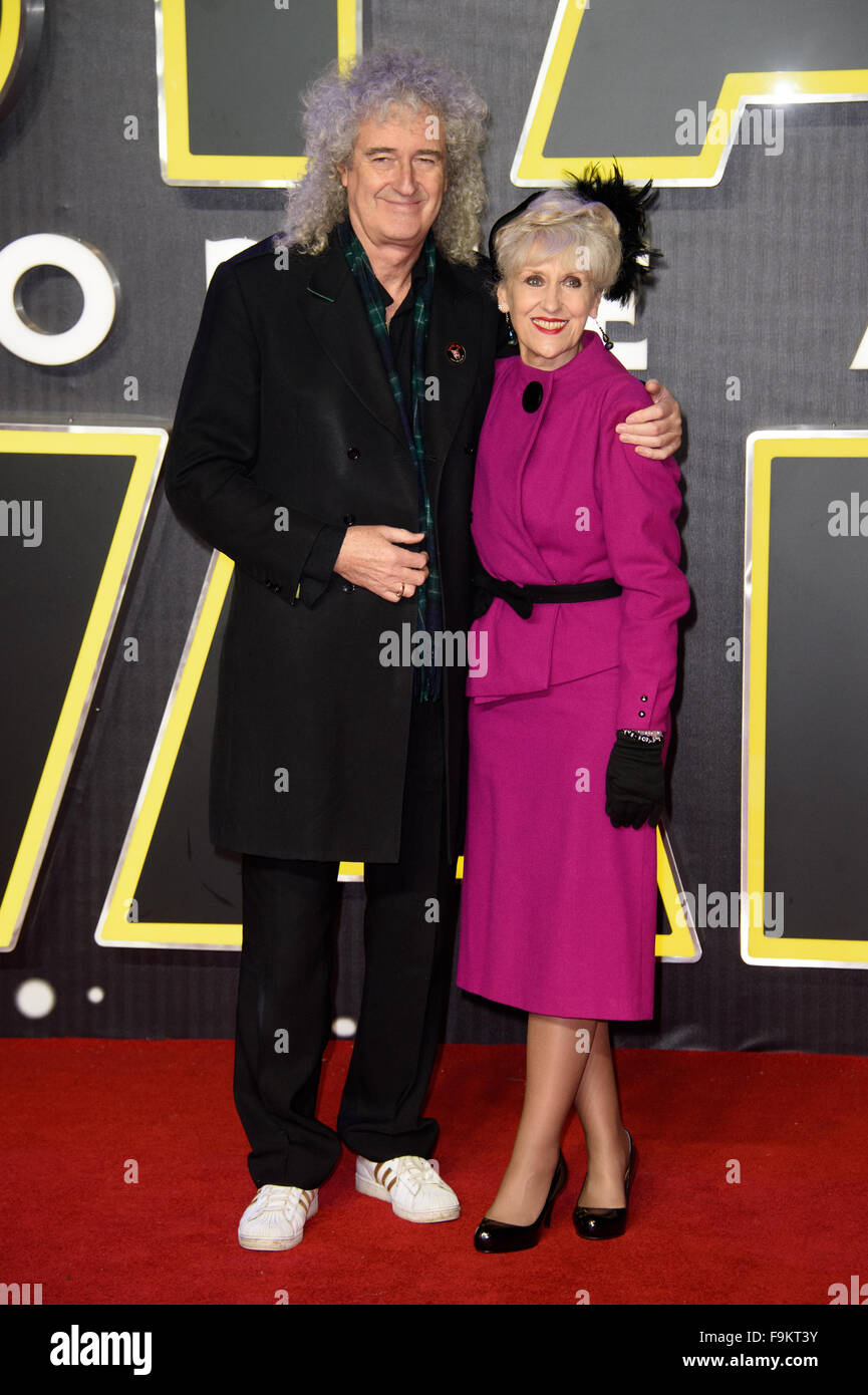 Brian May et Anita Dobson à la 'Star Wars : The Force éveille ' première mondiale à Londres Banque D'Images