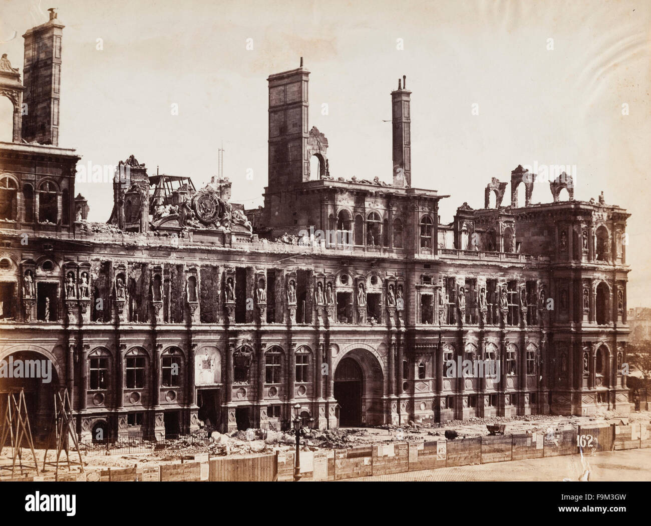 Les ruines de l'Hôtel de Ville (City Hall), Paris, France, en septembre 1871. Le bâtiment a été détruit par les Communards peu après la guerre franco-prussienne de 1870 Banque D'Images
