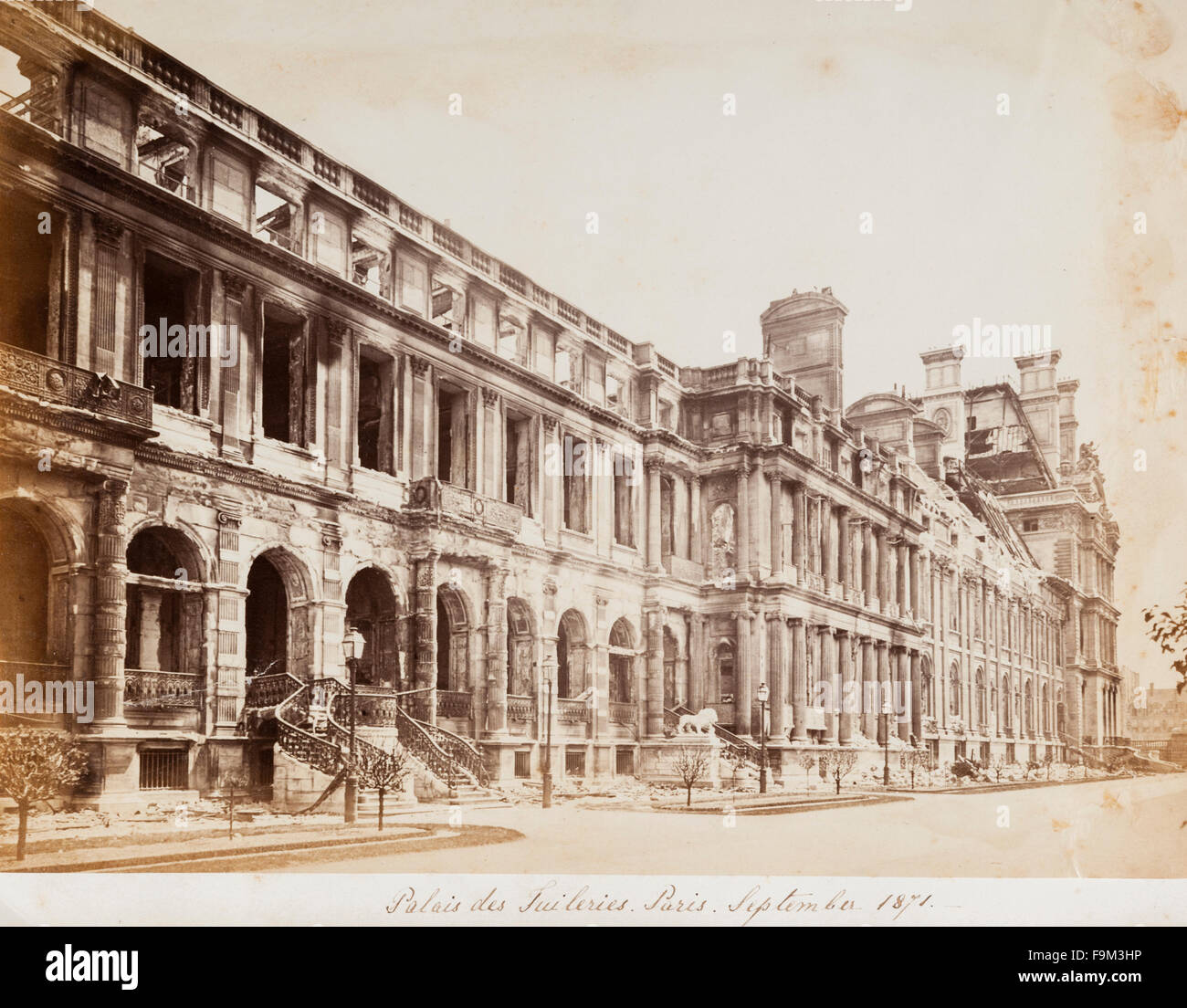 Paris, France, après la guerre franco-prussienne de 1870. Les ruines du palais des Tuileries, détruit par les Communards en mai 1871 Banque D'Images