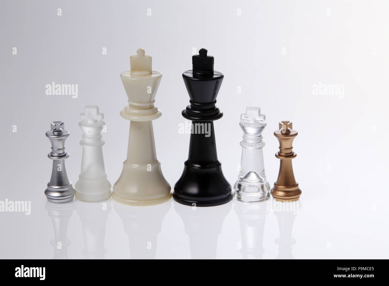 Tous les rois des pièces d'échecs,côte à côte Banque D'Images