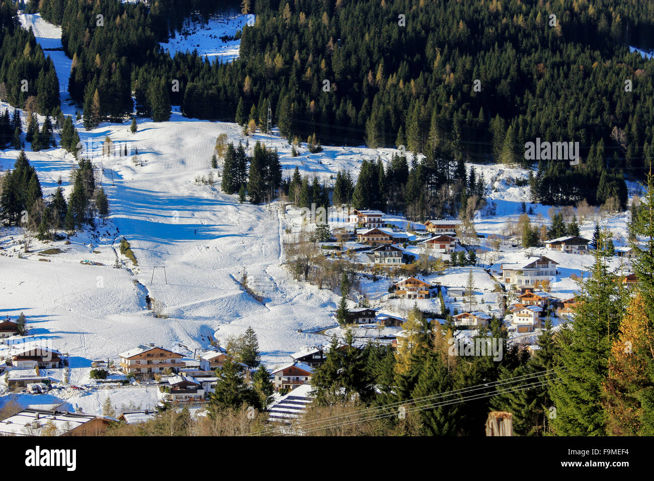 Paysage d'hiver en Autriche Alpes, neige et soleil Snowy winter scene Banque D'Images