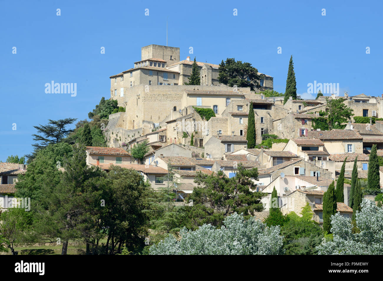 Village perché d'Ansouis dans le Luberon Vaucluse provence france Banque D'Images