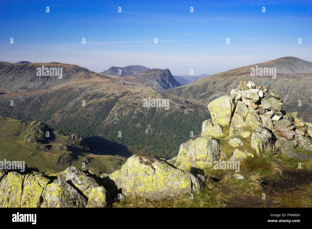 Vue depuis Rosthwaite est tombé vers Fleetwith Pike et Dale Head, Lake District, Cumbria, England, UK Banque D'Images