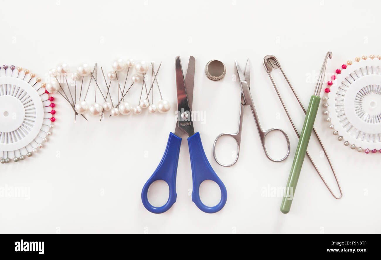 Accessoires colorés différents pour adapter avec l'espace blanc pour le texte Banque D'Images