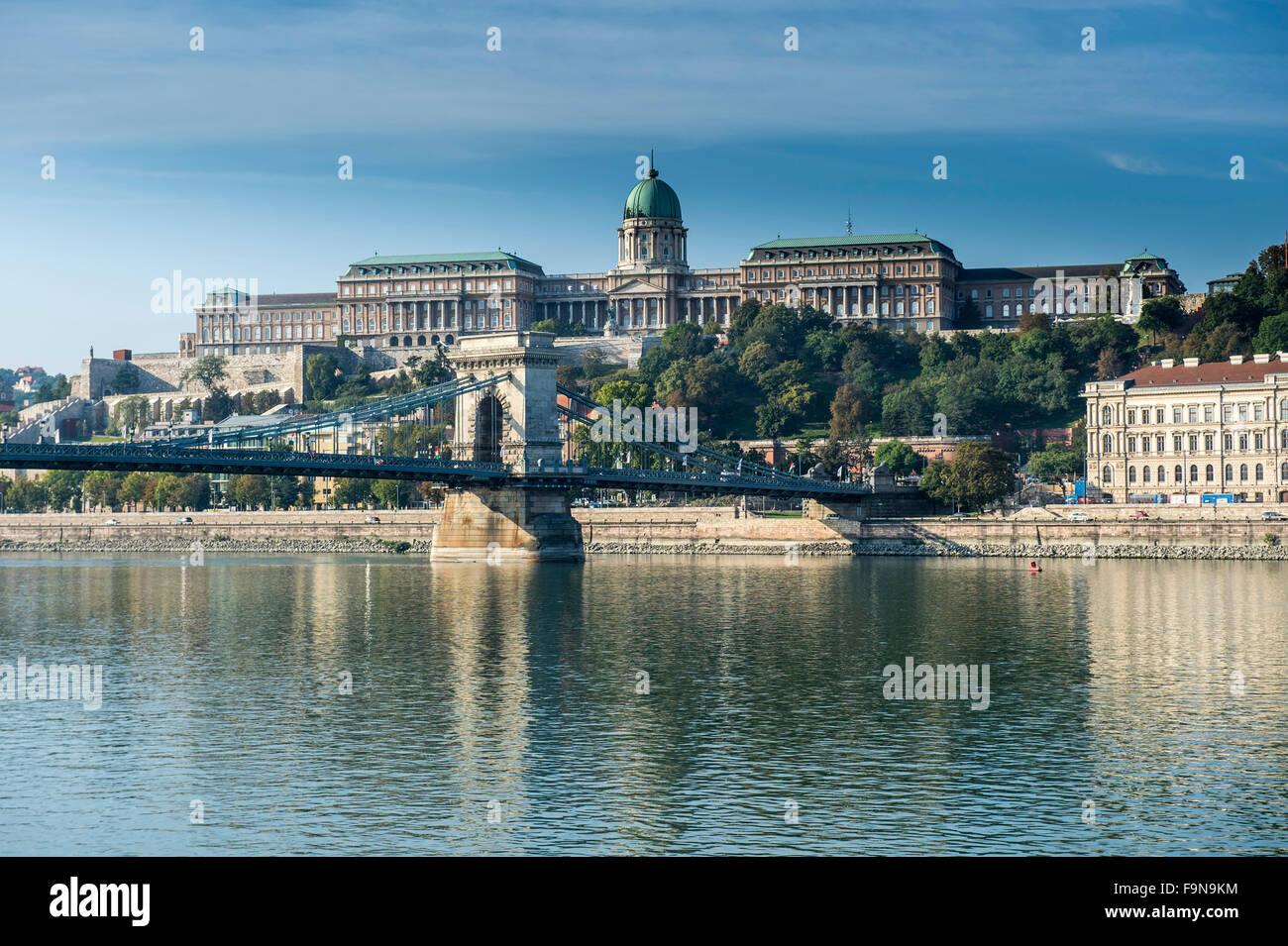 Vue panoramique, le château de Buda et le pont à chaînes Széchenyi, Lánchid, Budapest, Hongrie Banque D'Images