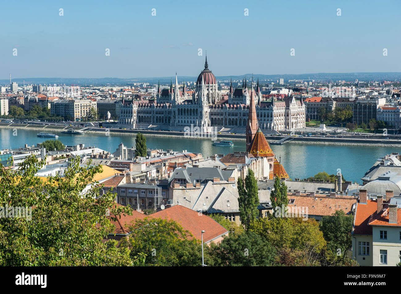 Vue sur le bâtiment du parlement hongrois à partir du Bastion des Pêcheurs, Budapest, Hongrie Banque D'Images