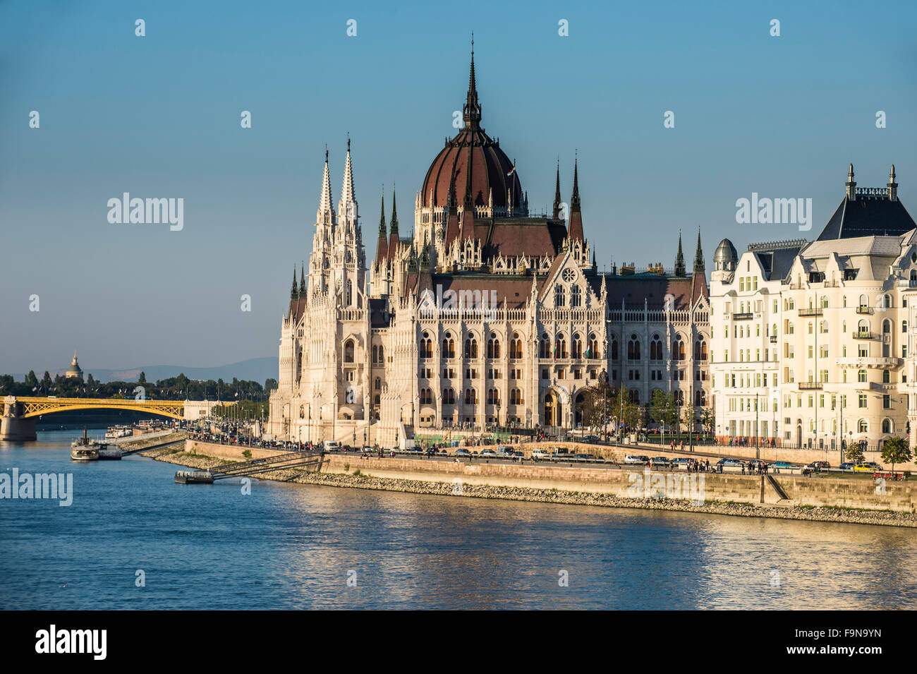 Bâtiment du Parlement hongrois sur les rives du Danube, Budapest, Hongrie Banque D'Images