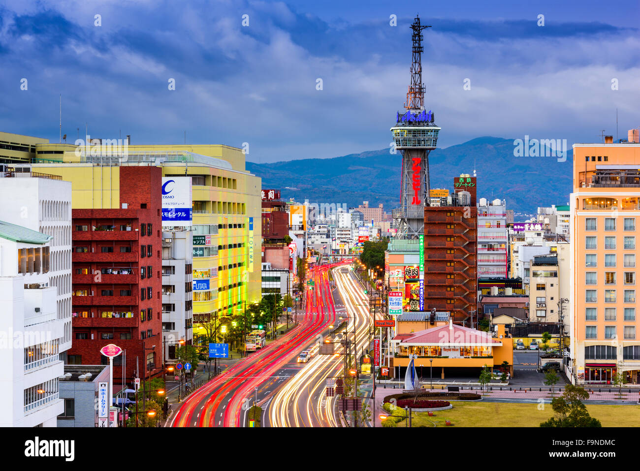 BEPPU, JAPON - 13 décembre 2015 : le centre-ville de Beppu Beppu au tour. La ville est bien connu pour les stations thermales. Banque D'Images
