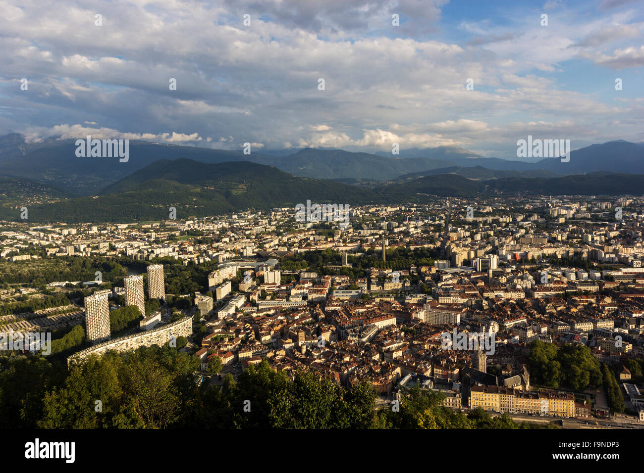 Cathédrale de grenoble Banque de photographies et d’images à haute