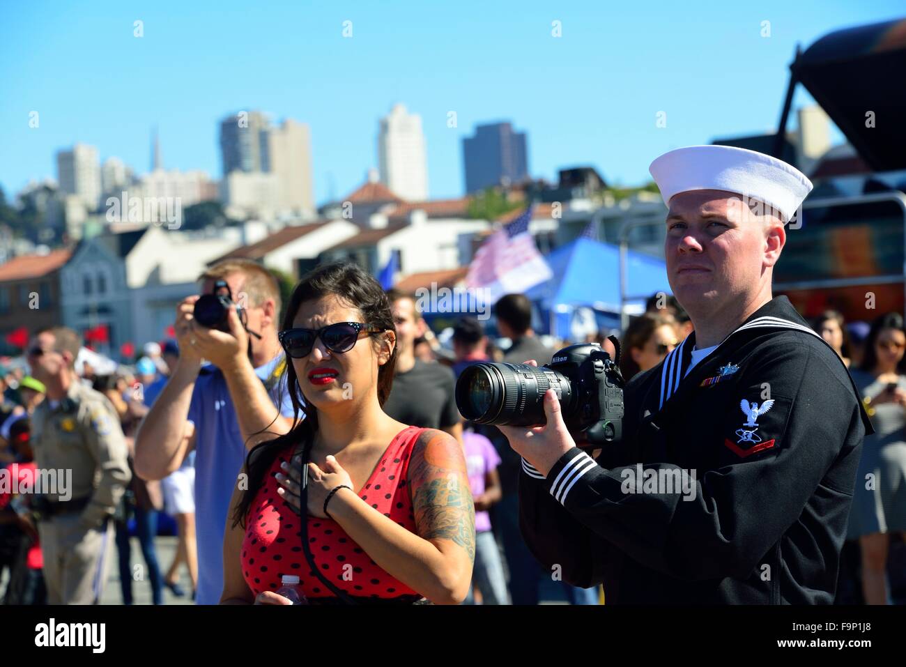 Au cours de la prise de photos sailor Fleet Week 2015 à San Francisco, Californie, USA SF Banque D'Images