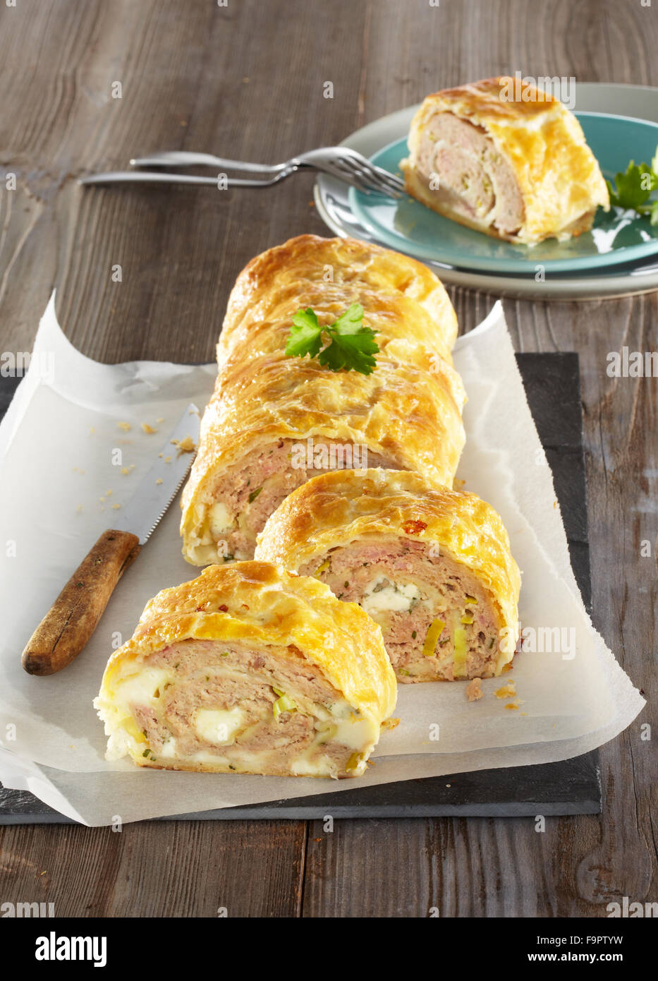 Recette Feuilleté Viande Hachée Fromage Feuilleté Express à La Viande Hachée: Recette Simple Et Rapide ! 14 Gâteau de viande hachée, fromage, pâte feuilletée et Photo Stock - Alamy