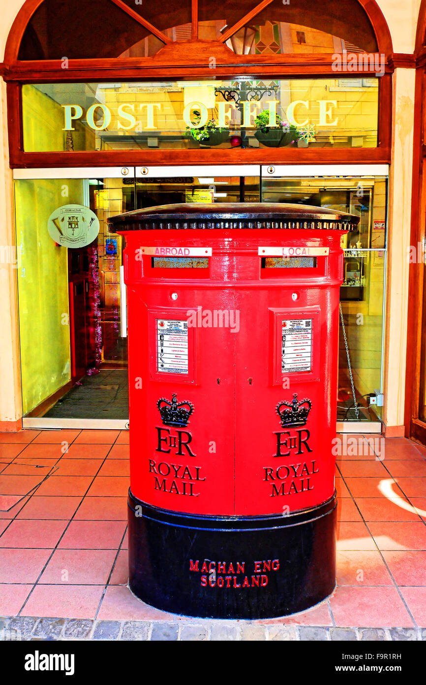 Bureau de poste principal de Gibraltar et double post lettre fort rouge Banque D'Images