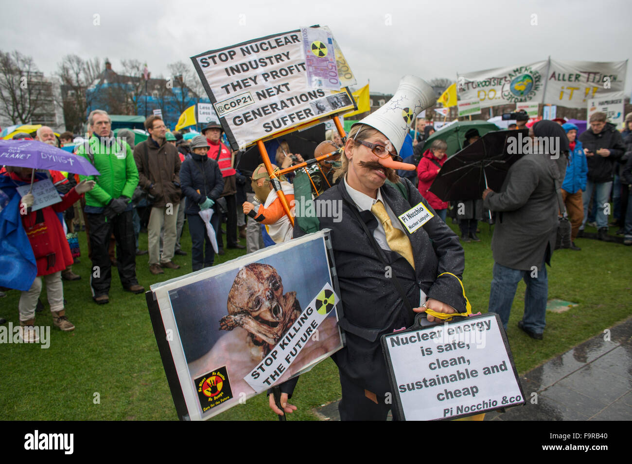 Plusieurs milliers de manifestants ont démontré aujourd'hui (29 nov 2015) à Amsterdam contre l'actuel climat politique. La semaine prochaine, le Sommet international sur le climat commence à Paris. Banque D'Images