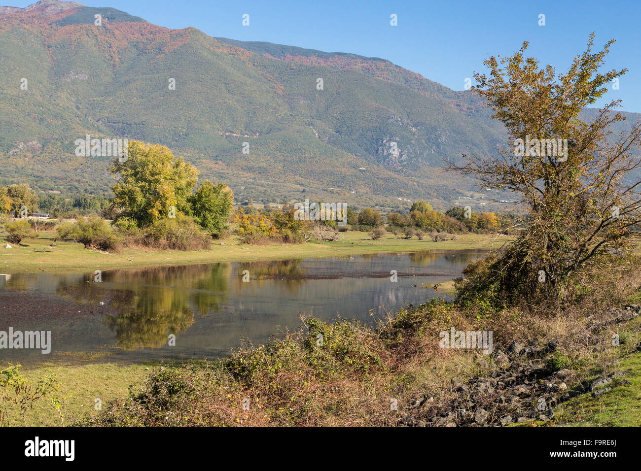 La belle zone de rabattement exposés en période sèche au lac Kerkini, Grèce du Nord. Banque D'Images