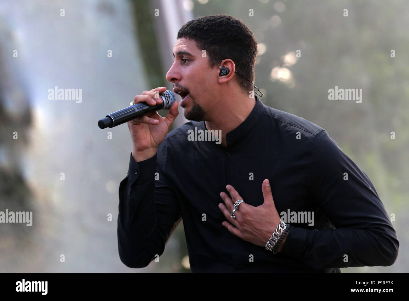 Chanteur et compositeur allemand Andreas Bourani il se produit lors du 35e Congrès de l'Église protestante allemande à Stuttgart, Allemagne, le 5 juin 2015 Banque D'Images