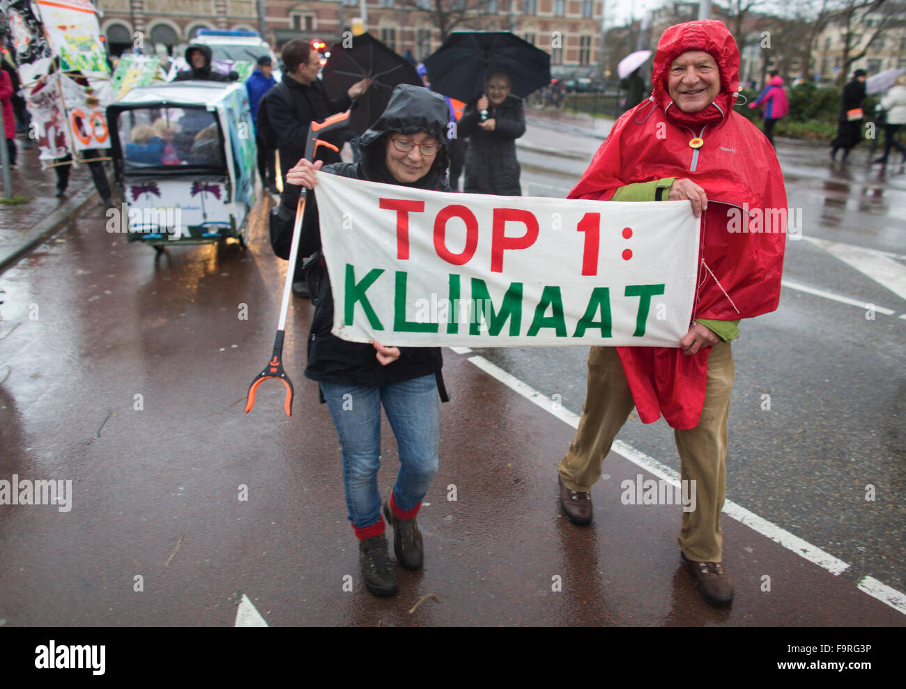 Plusieurs milliers de manifestants ont démontré aujourd'hui (29 nov 2015) à Amsterdam contre l'actuel climat politique. La semaine prochaine, le Sommet international sur le climat commence à Paris. Banque D'Images