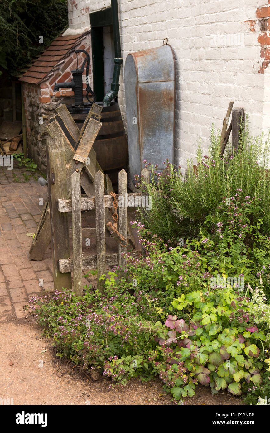 Royaume-uni, Angleterre, Worcestershire, Bromsgrove, peu d'Avoncroft Museum, Old toll house Malvern, cour arrière Banque D'Images