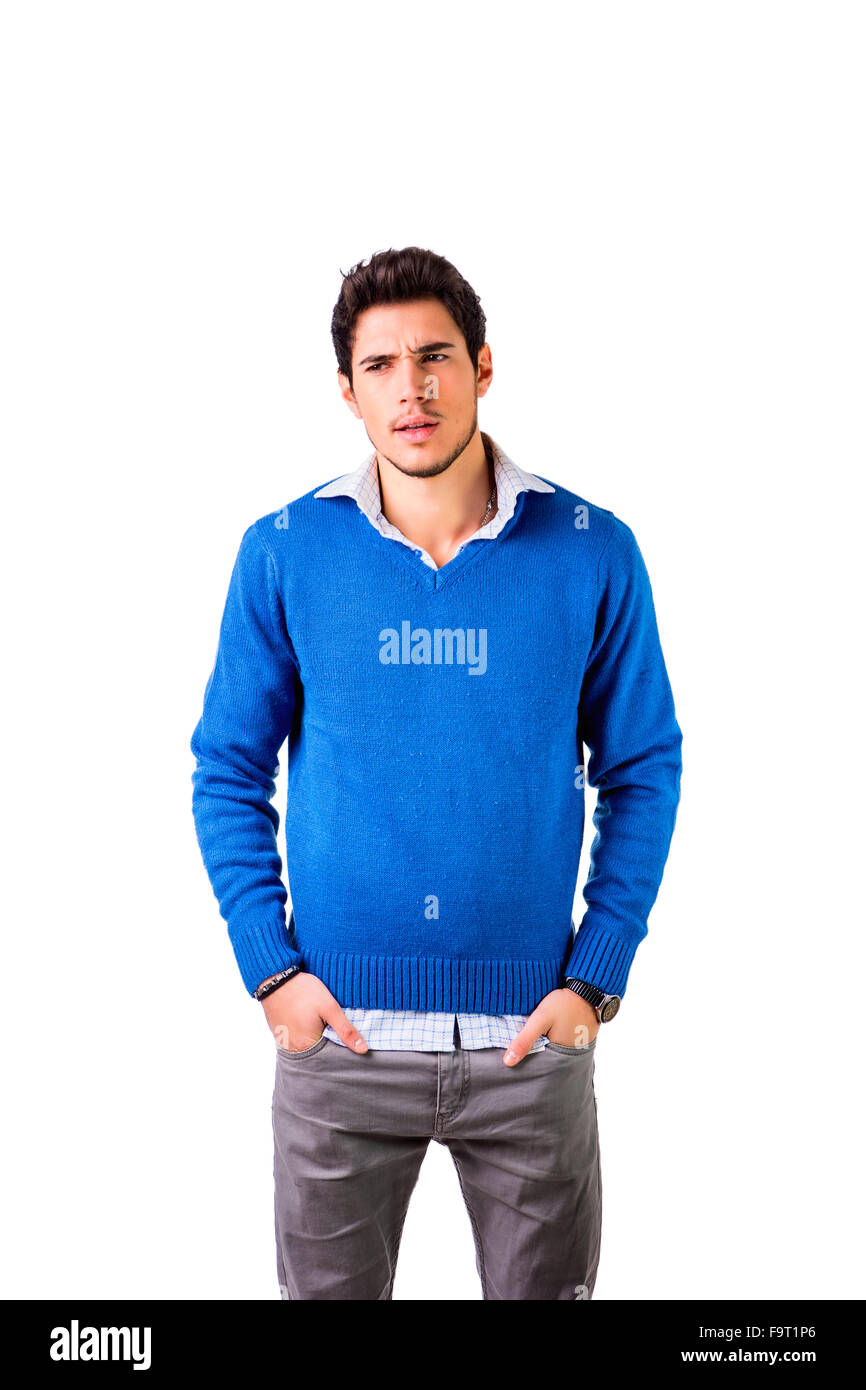 Jeune homme cool souriant avec laine sur fond blanc looking at camera Banque D'Images